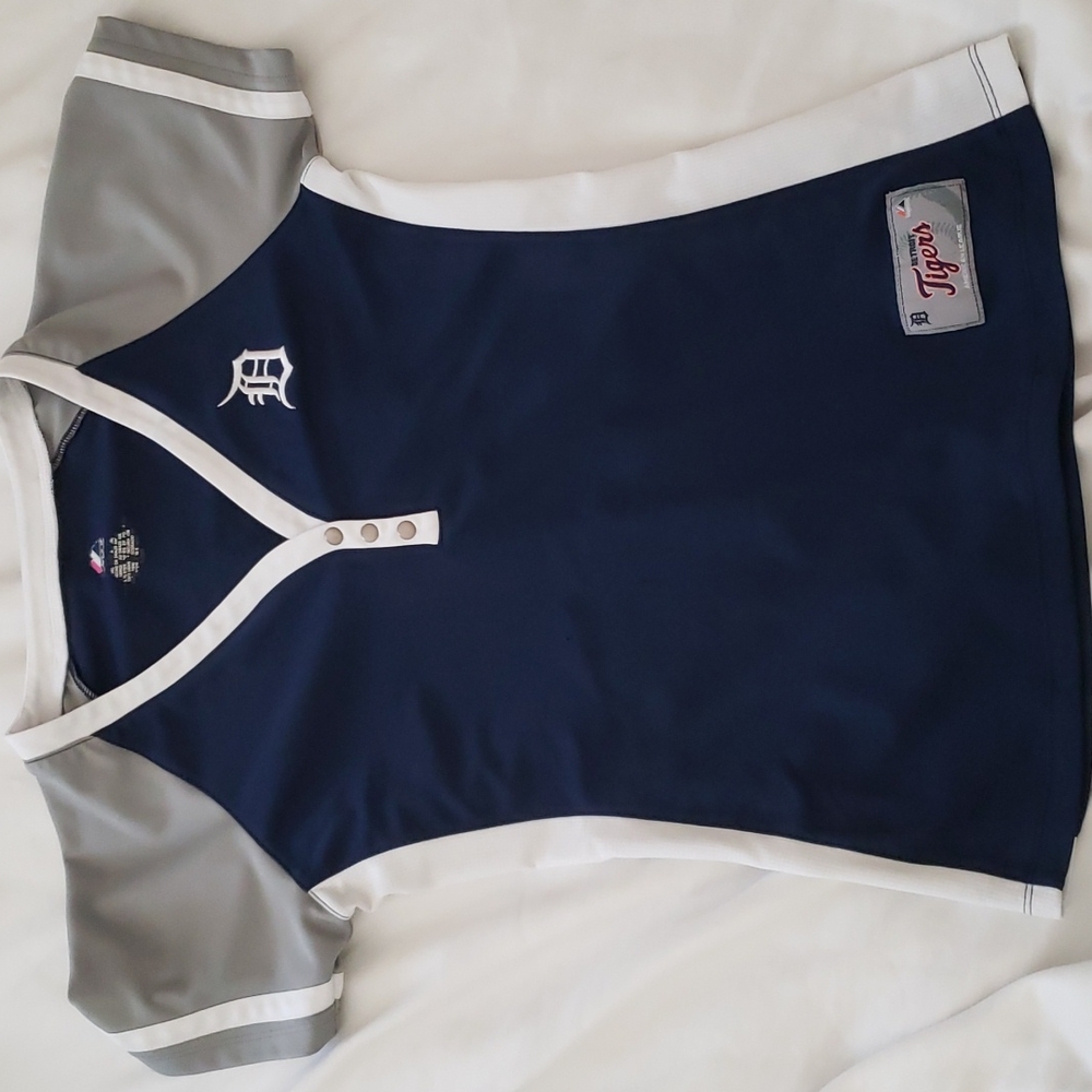 Moving Sale! Detroit Tigers Top